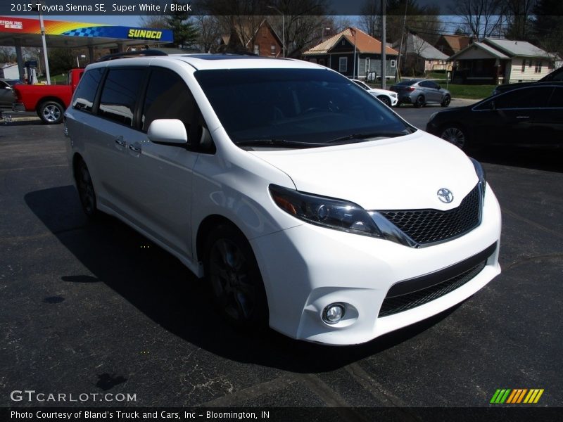 Super White / Black 2015 Toyota Sienna SE