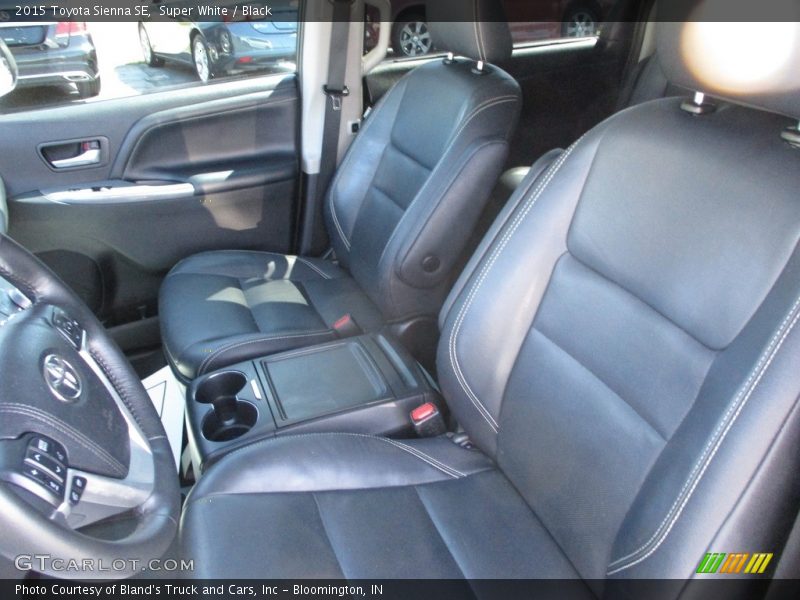 Super White / Black 2015 Toyota Sienna SE