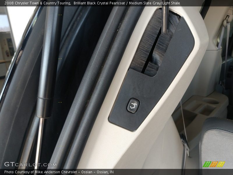 Brilliant Black Crystal Pearlcoat / Medium Slate Gray/Light Shale 2008 Chrysler Town & Country Touring