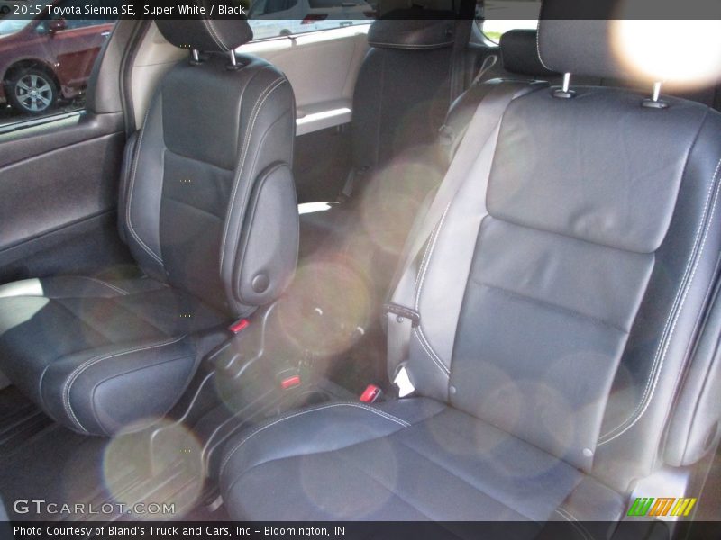 Super White / Black 2015 Toyota Sienna SE