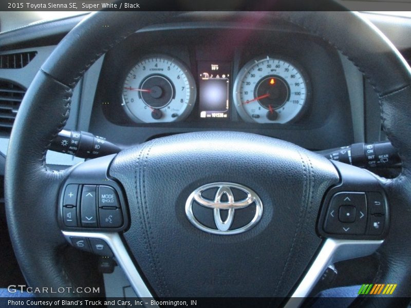 Super White / Black 2015 Toyota Sienna SE