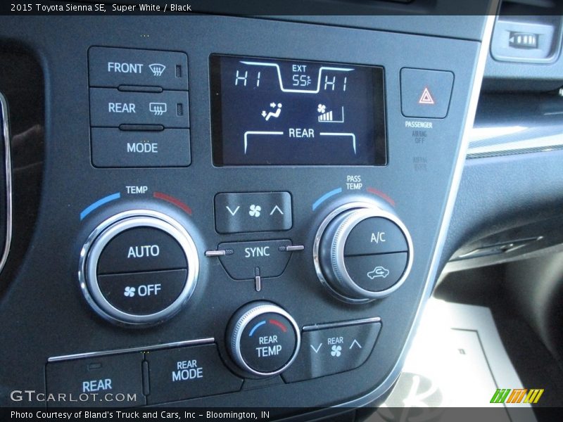 Super White / Black 2015 Toyota Sienna SE