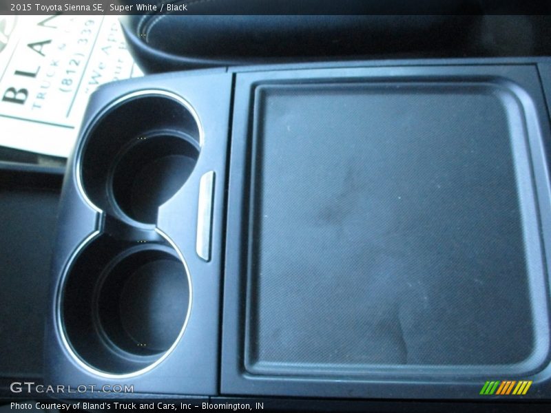 Super White / Black 2015 Toyota Sienna SE