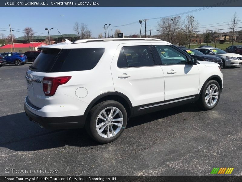 Oxford White / Ebony Black 2018 Ford Explorer XLT