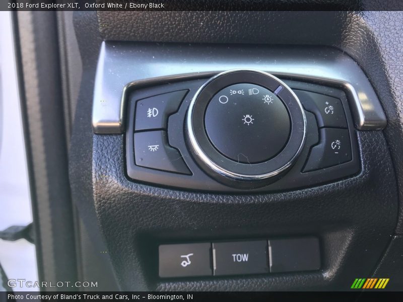 Oxford White / Ebony Black 2018 Ford Explorer XLT