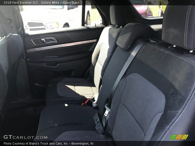 Oxford White / Ebony Black 2018 Ford Explorer XLT
