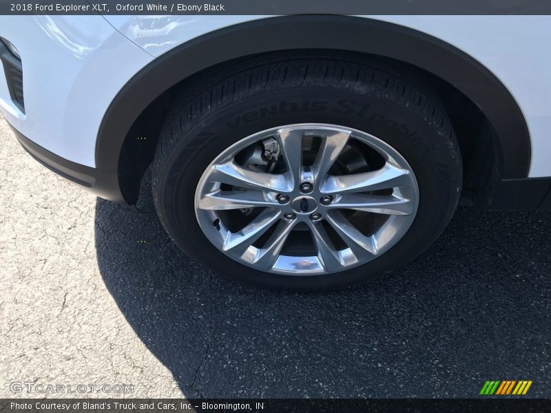 Oxford White / Ebony Black 2018 Ford Explorer XLT