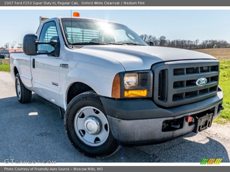 Oxford White Clearcoat / Medium Flint 2007 Ford F250 Super Duty XL Regular Cab