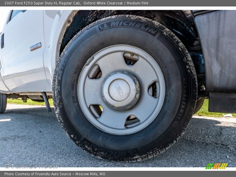 Oxford White Clearcoat / Medium Flint 2007 Ford F250 Super Duty XL Regular Cab