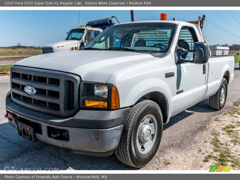 Oxford White Clearcoat / Medium Flint 2007 Ford F250 Super Duty XL Regular Cab