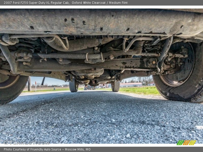 Oxford White Clearcoat / Medium Flint 2007 Ford F250 Super Duty XL Regular Cab