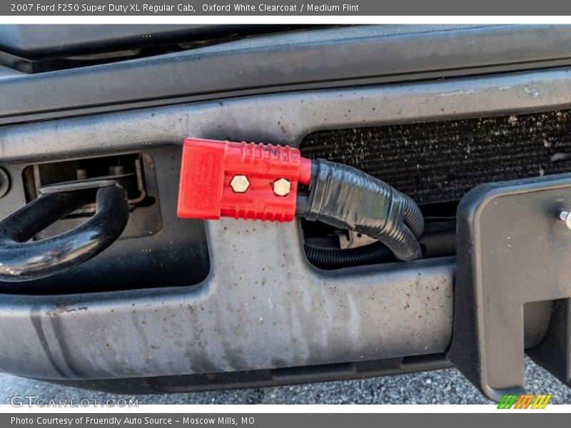 Oxford White Clearcoat / Medium Flint 2007 Ford F250 Super Duty XL Regular Cab
