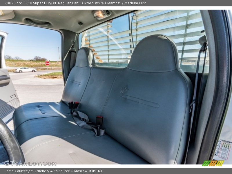 Oxford White Clearcoat / Medium Flint 2007 Ford F250 Super Duty XL Regular Cab