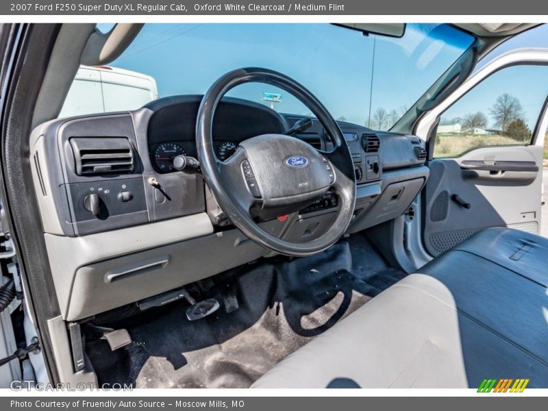 Oxford White Clearcoat / Medium Flint 2007 Ford F250 Super Duty XL Regular Cab