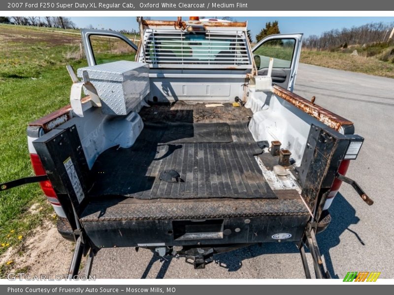 Oxford White Clearcoat / Medium Flint 2007 Ford F250 Super Duty XL Regular Cab