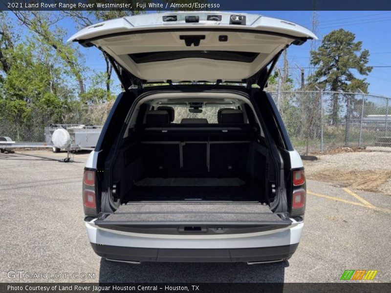 Fuji White / Almond/Espresso 2021 Land Rover Range Rover Westminster