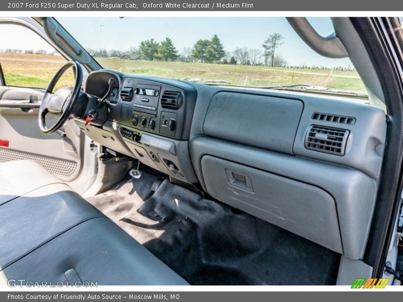 Oxford White Clearcoat / Medium Flint 2007 Ford F250 Super Duty XL Regular Cab