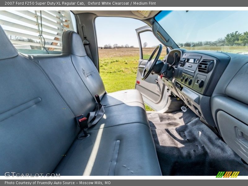Oxford White Clearcoat / Medium Flint 2007 Ford F250 Super Duty XL Regular Cab