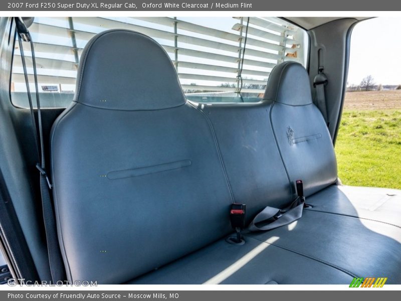 Oxford White Clearcoat / Medium Flint 2007 Ford F250 Super Duty XL Regular Cab