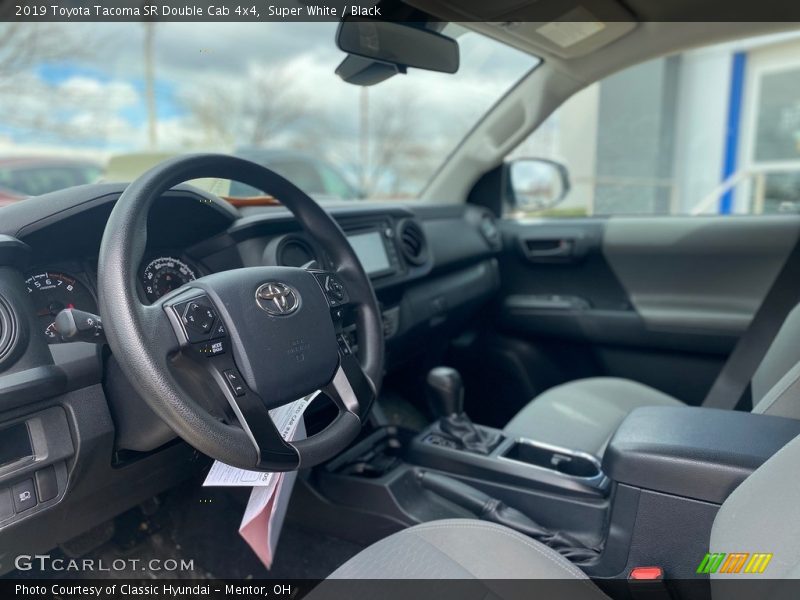 Super White / Black 2019 Toyota Tacoma SR Double Cab 4x4