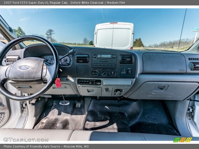 Oxford White Clearcoat / Medium Flint 2007 Ford F250 Super Duty XL Regular Cab