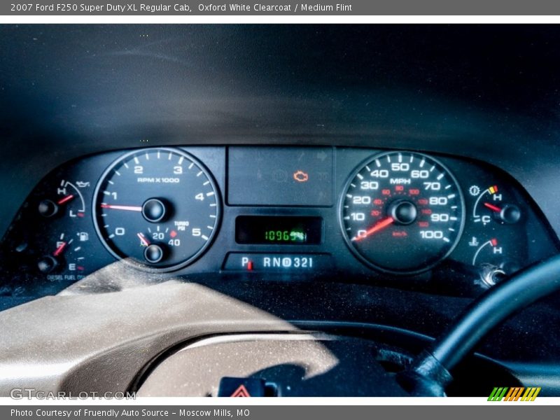 Oxford White Clearcoat / Medium Flint 2007 Ford F250 Super Duty XL Regular Cab
