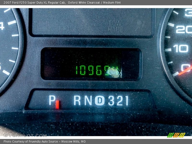 Oxford White Clearcoat / Medium Flint 2007 Ford F250 Super Duty XL Regular Cab