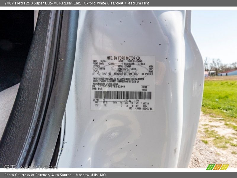 Oxford White Clearcoat / Medium Flint 2007 Ford F250 Super Duty XL Regular Cab