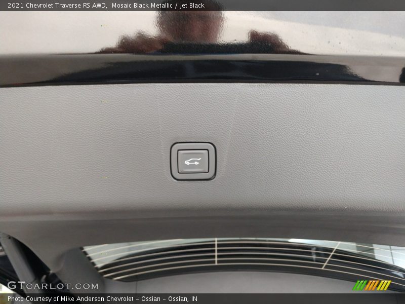 Mosaic Black Metallic / Jet Black 2021 Chevrolet Traverse RS AWD