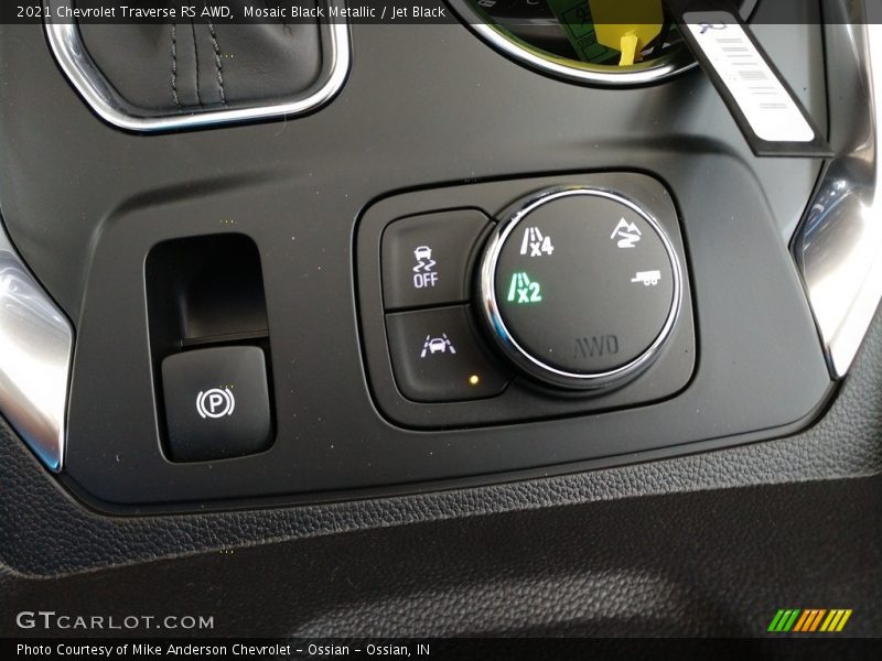 Mosaic Black Metallic / Jet Black 2021 Chevrolet Traverse RS AWD