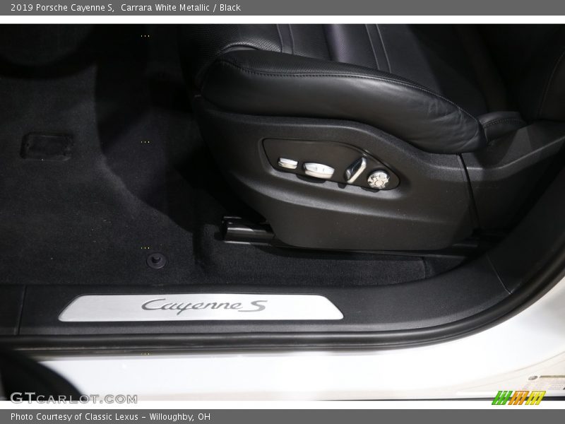 Carrara White Metallic / Black 2019 Porsche Cayenne S