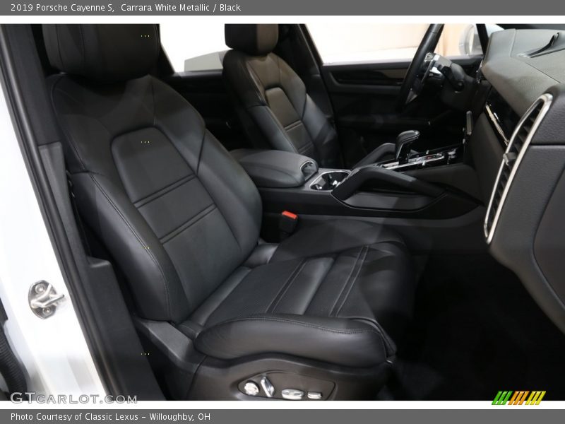 Carrara White Metallic / Black 2019 Porsche Cayenne S