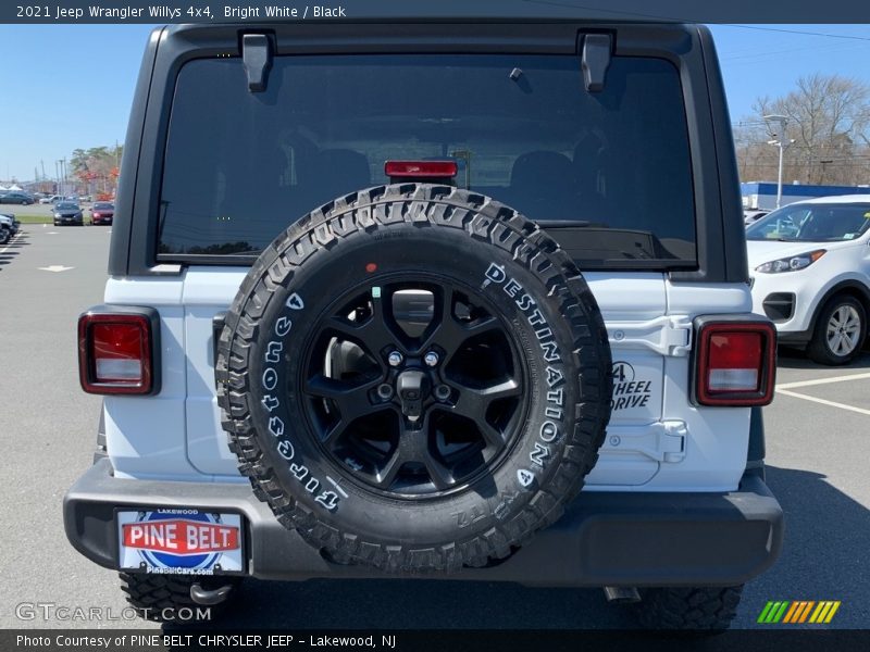Bright White / Black 2021 Jeep Wrangler Willys 4x4