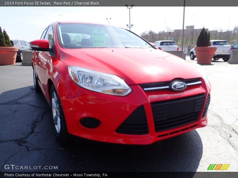 Race Red / Charcoal Black 2014 Ford Focus SE Sedan