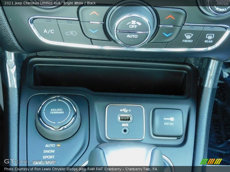 Bright White / Black 2021 Jeep Cherokee Limited 4x4