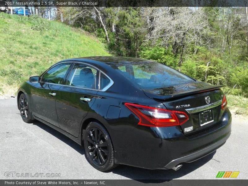 Super Black / Charcoal 2017 Nissan Altima 2.5 SR