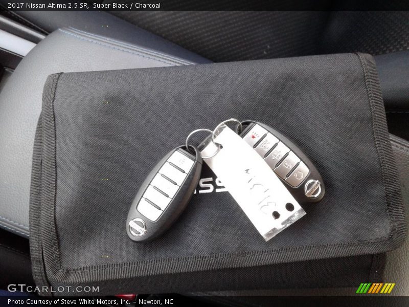 Super Black / Charcoal 2017 Nissan Altima 2.5 SR