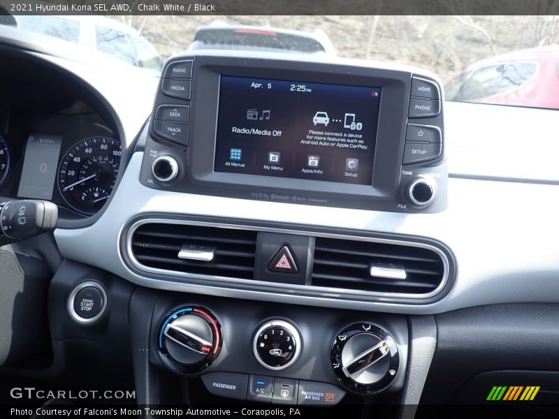 Chalk White / Black 2021 Hyundai Kona SEL AWD