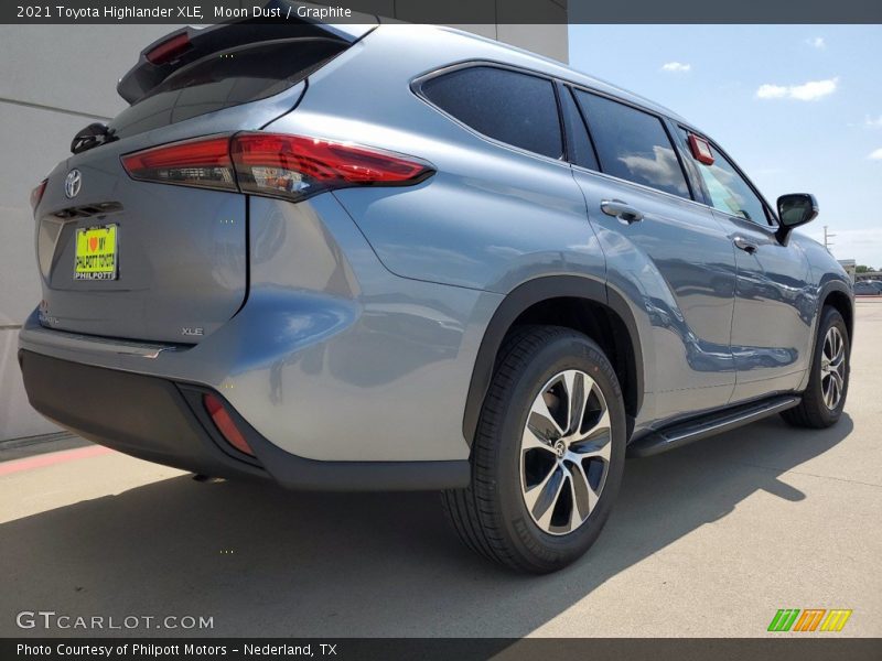 Moon Dust / Graphite 2021 Toyota Highlander XLE