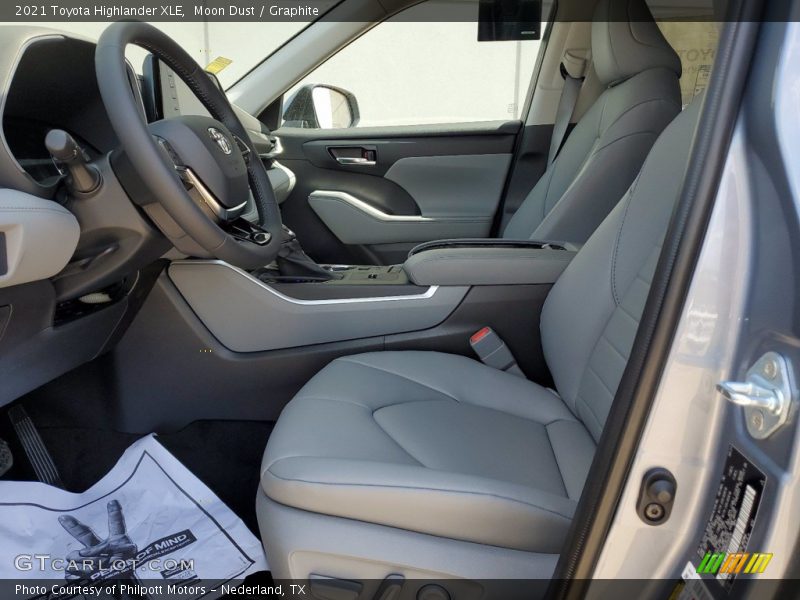 Moon Dust / Graphite 2021 Toyota Highlander XLE