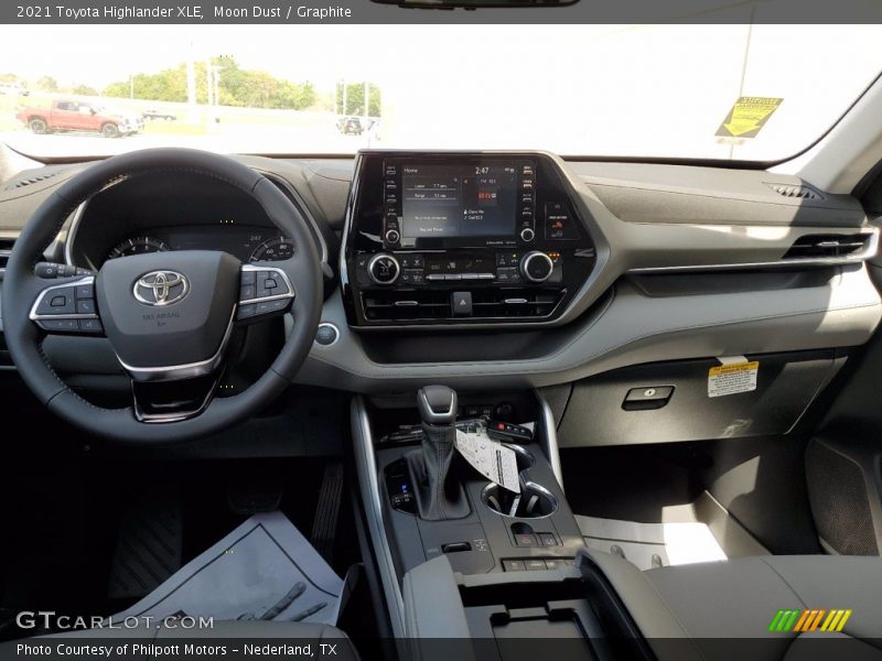 Moon Dust / Graphite 2021 Toyota Highlander XLE