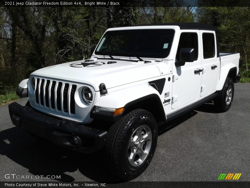 Bright White / Black 2021 Jeep Gladiator Freedom Edition 4x4