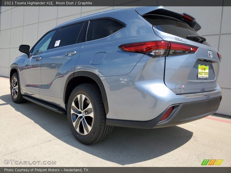 Moon Dust / Graphite 2021 Toyota Highlander XLE
