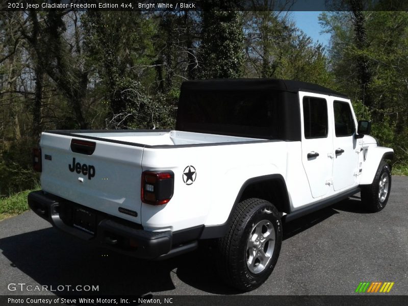Bright White / Black 2021 Jeep Gladiator Freedom Edition 4x4