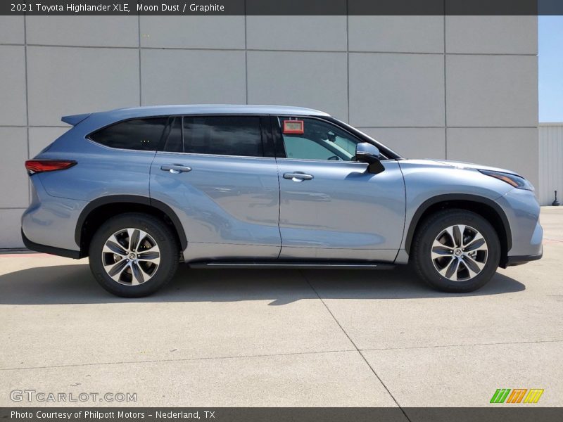 Moon Dust / Graphite 2021 Toyota Highlander XLE