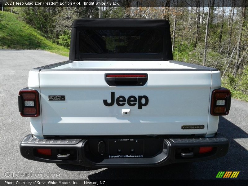 Bright White / Black 2021 Jeep Gladiator Freedom Edition 4x4
