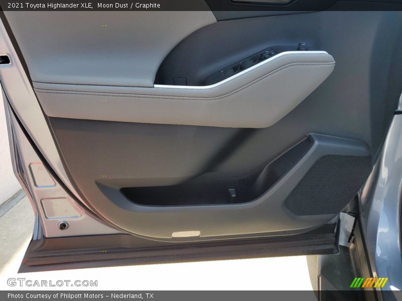 Moon Dust / Graphite 2021 Toyota Highlander XLE