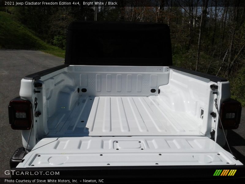 Bright White / Black 2021 Jeep Gladiator Freedom Edition 4x4