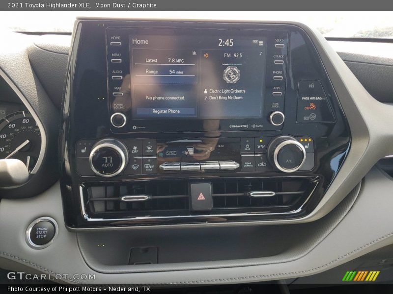 Moon Dust / Graphite 2021 Toyota Highlander XLE