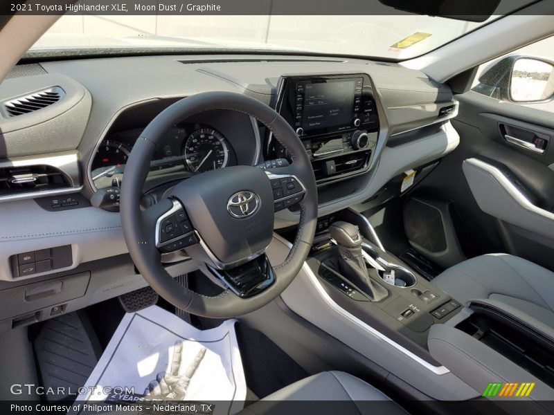 Moon Dust / Graphite 2021 Toyota Highlander XLE